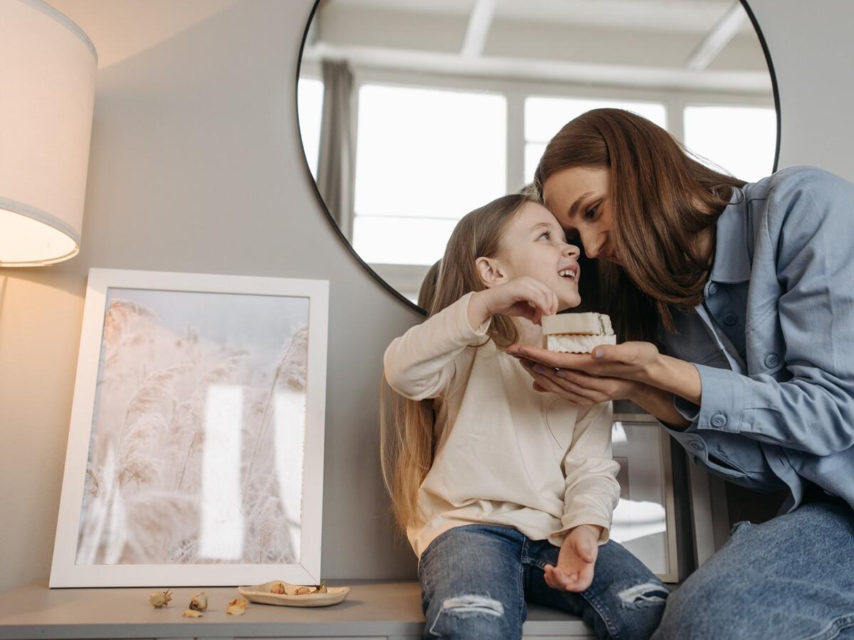 Küçük Çocuğunuzun Size "Seni Seviyorum, Anne" Dediği Yollar