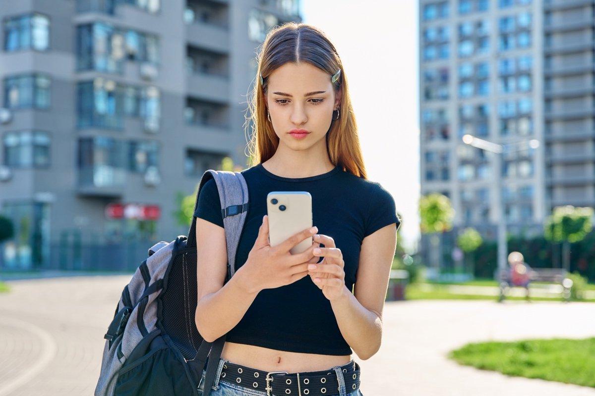 Teknoloji Bağımlılığı Belirtileri ve Evde Nasıl Yardımcı Olunur