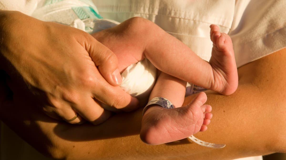 Yeni Doğanların Güneş Işığına Maruz Kalması Güvenli Değil